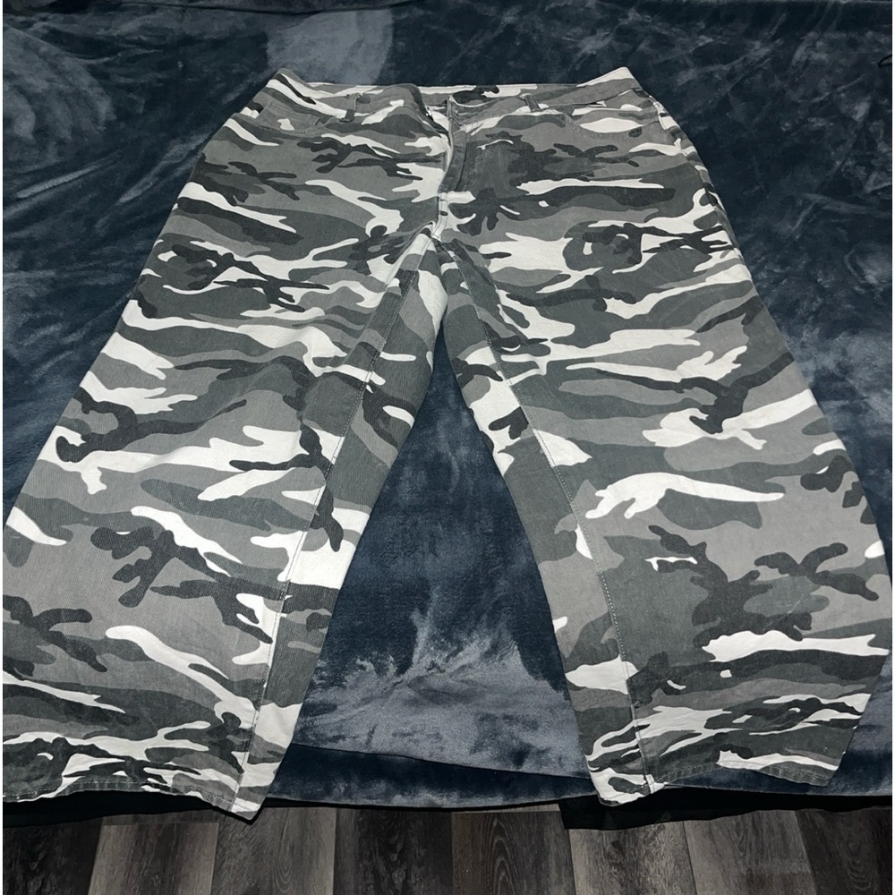 SHEIN Camouflage Cargo Flare Pants SHEIN Plus ✨💗